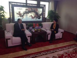 鄺遠平與河南省工商聯(lián)副主席、鄭州市工商聯(lián)主席薛景霞